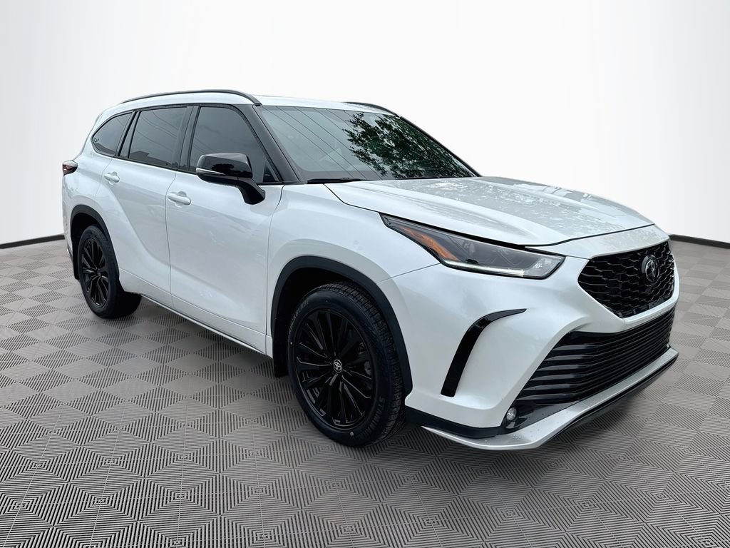 Used 2024 Toyota Highlander XSE FWD image 4