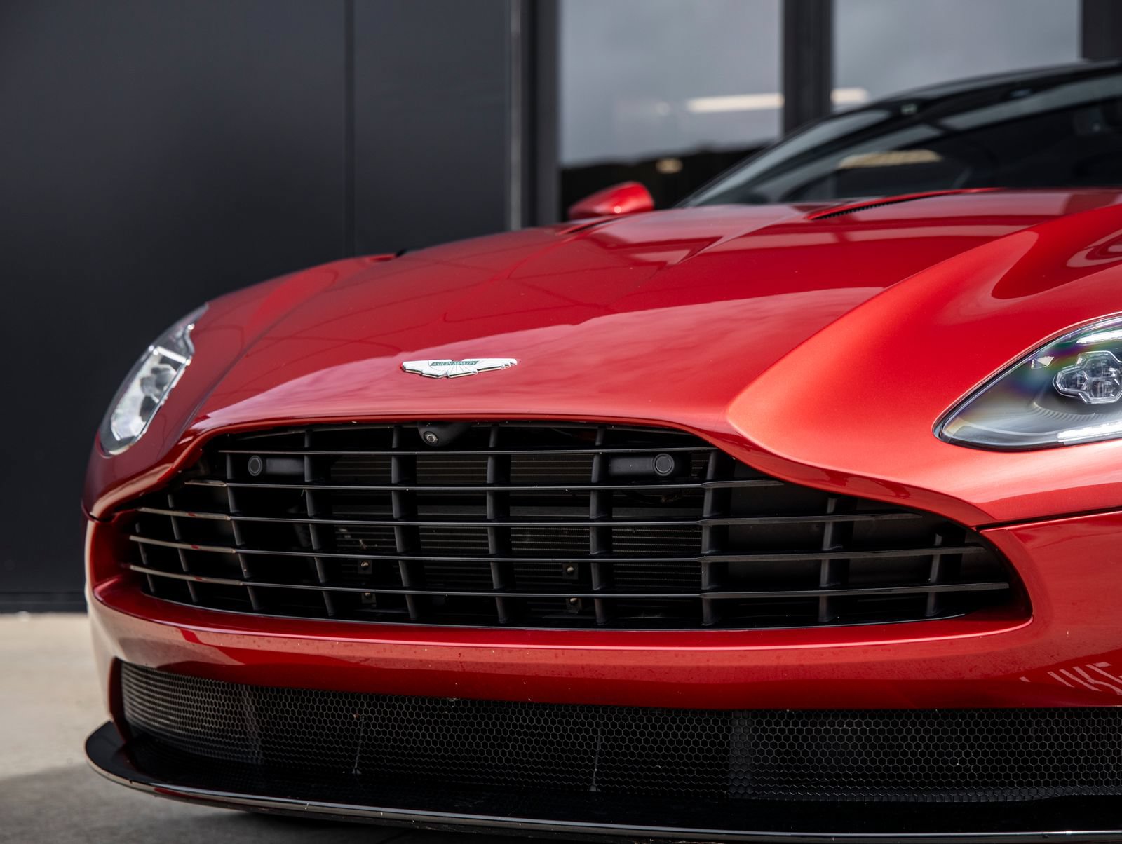 Used 2017 Aston Martin DB11 V12 RWD image 16