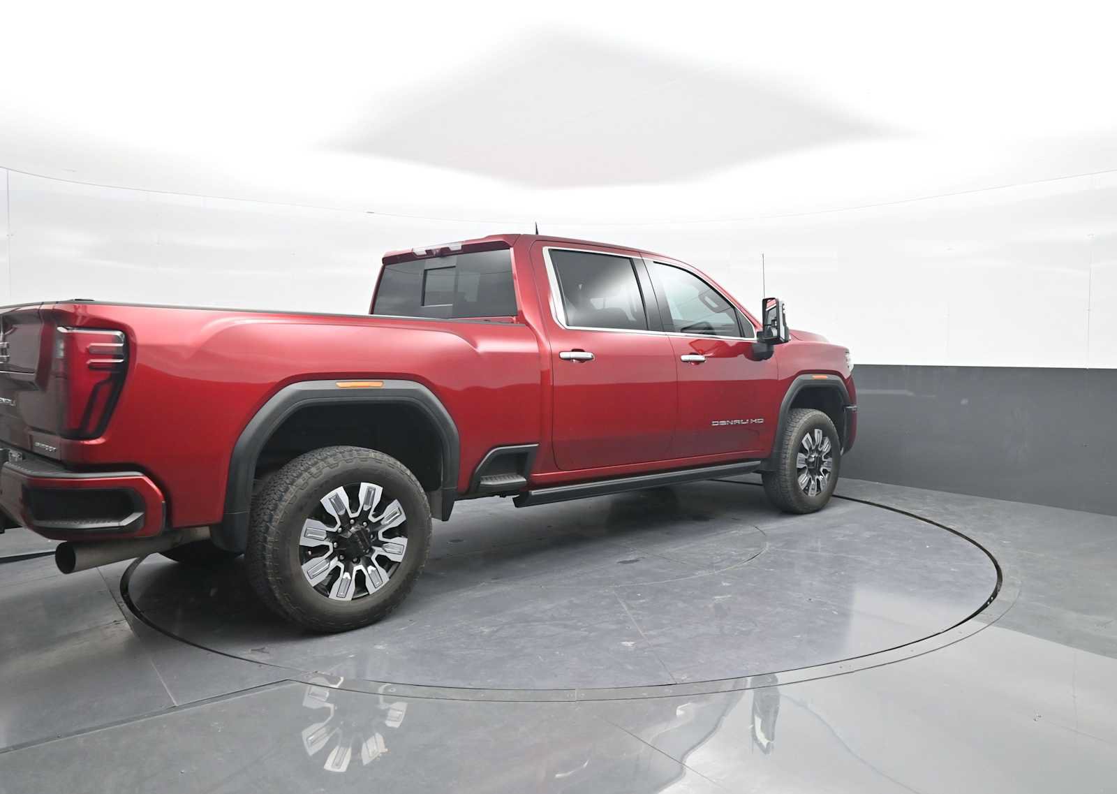 Used 2024 GMC Sierra 2500 Denali w/ Technology Package AWD/4WD image 8