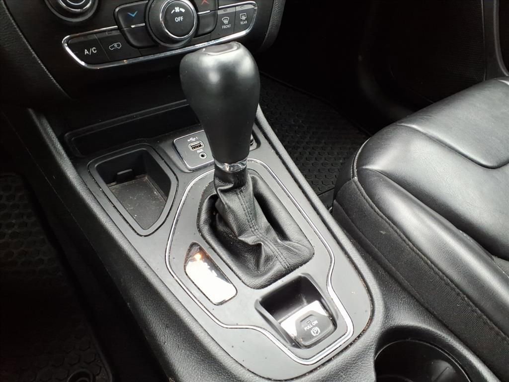 Used 2020 Jeep Cherokee Latitude Plus w/ Cold Weather Group image 17