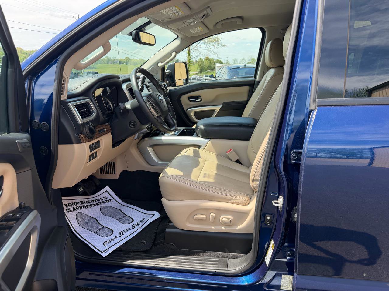 Used 2016 Nissan Titan SL AWD/4WD image 9