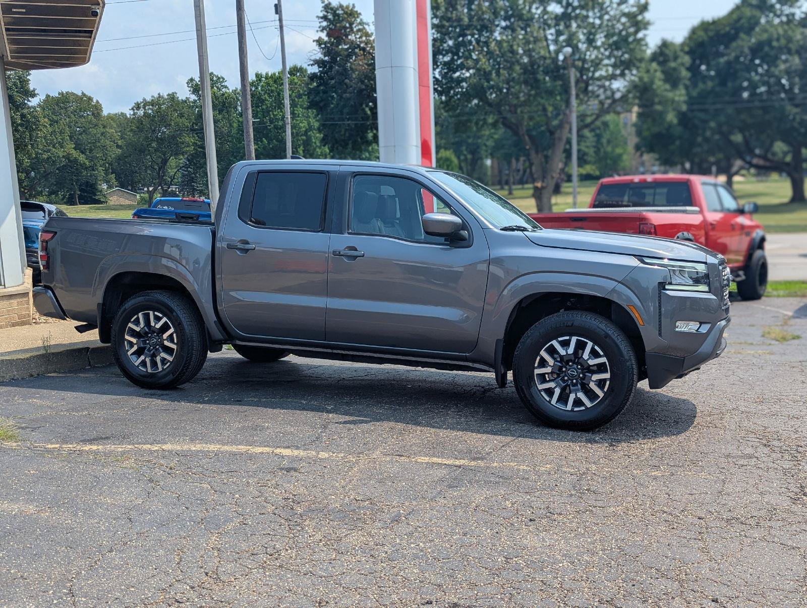 Used 2024 Nissan Frontier SL w/ Technology Package AWD/4WD image 15