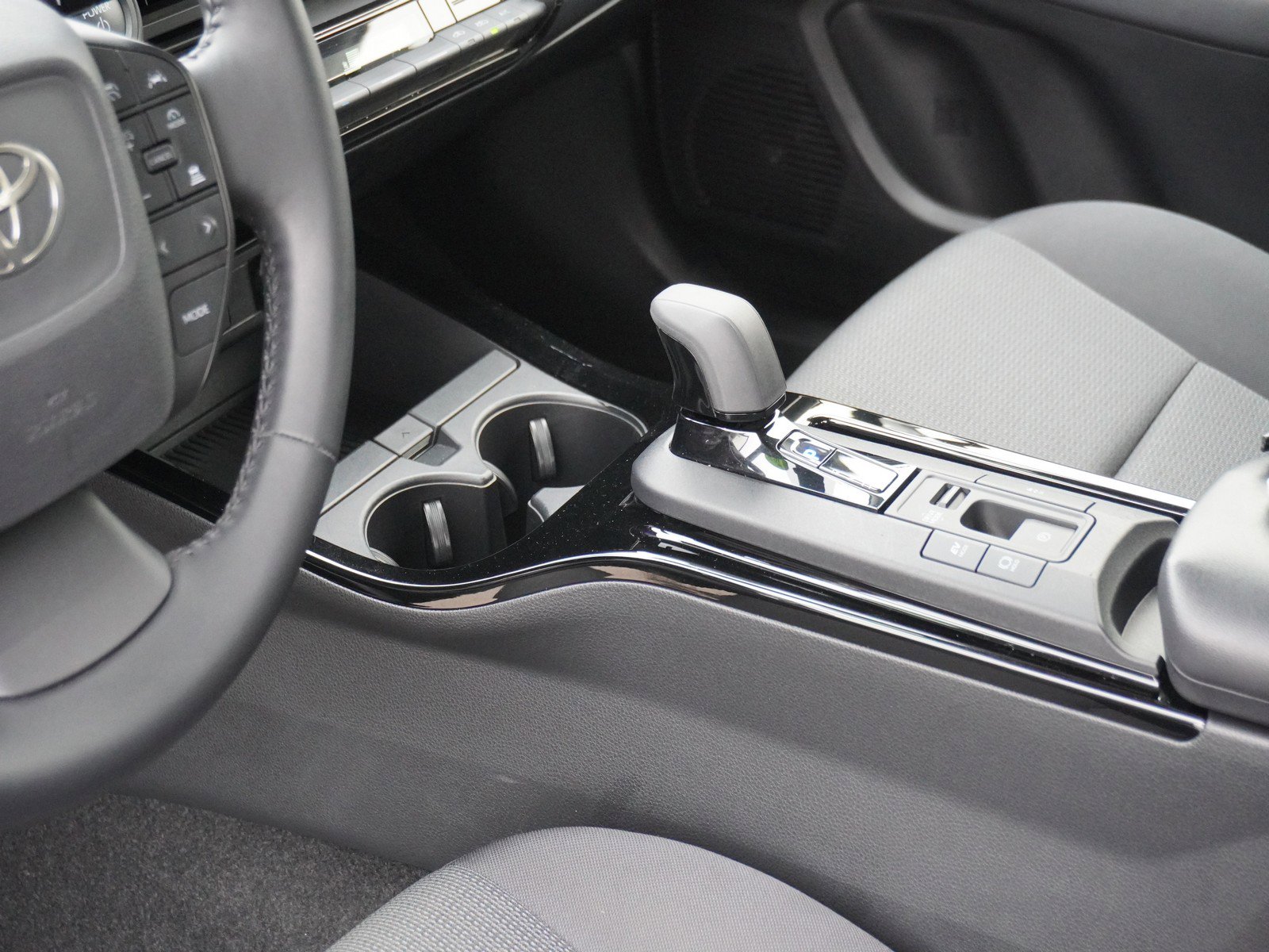 Used 2024 Toyota Prius LE image 20