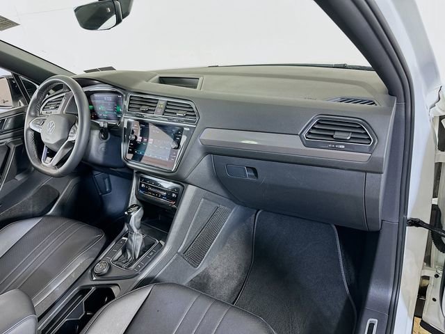 Used 2023 Volkswagen Tiguan SE R-Line image 11