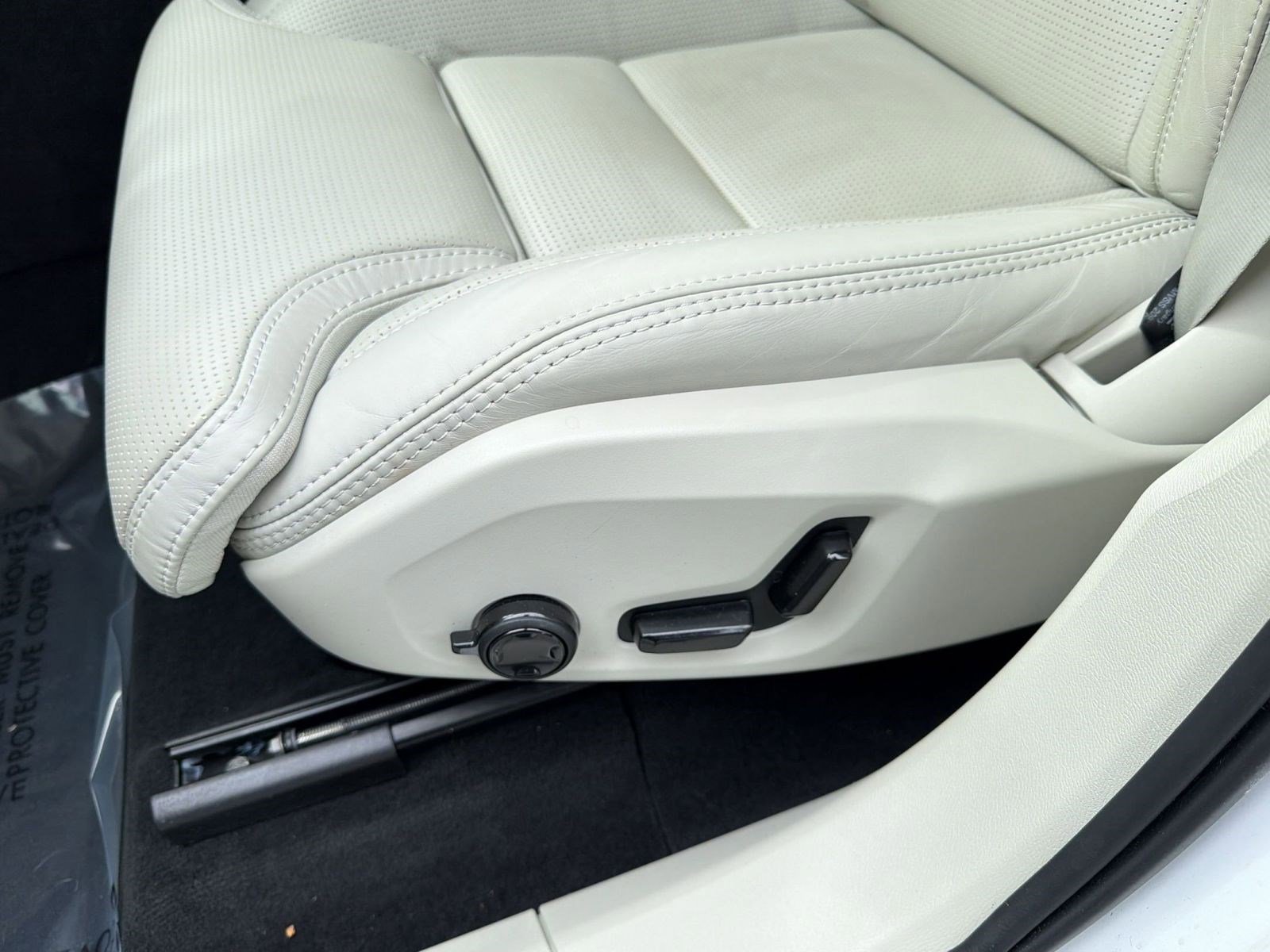 Certified 2024 Volvo XC60 B5 Ultimate image 14