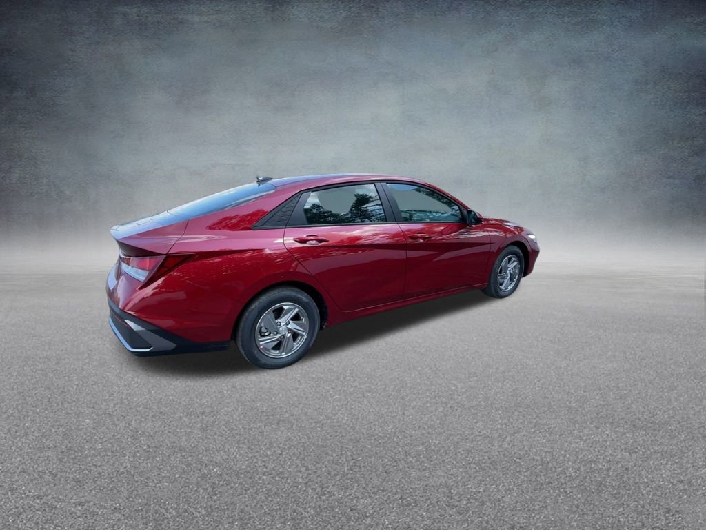 Used 2025 Hyundai Elantra SE image 23