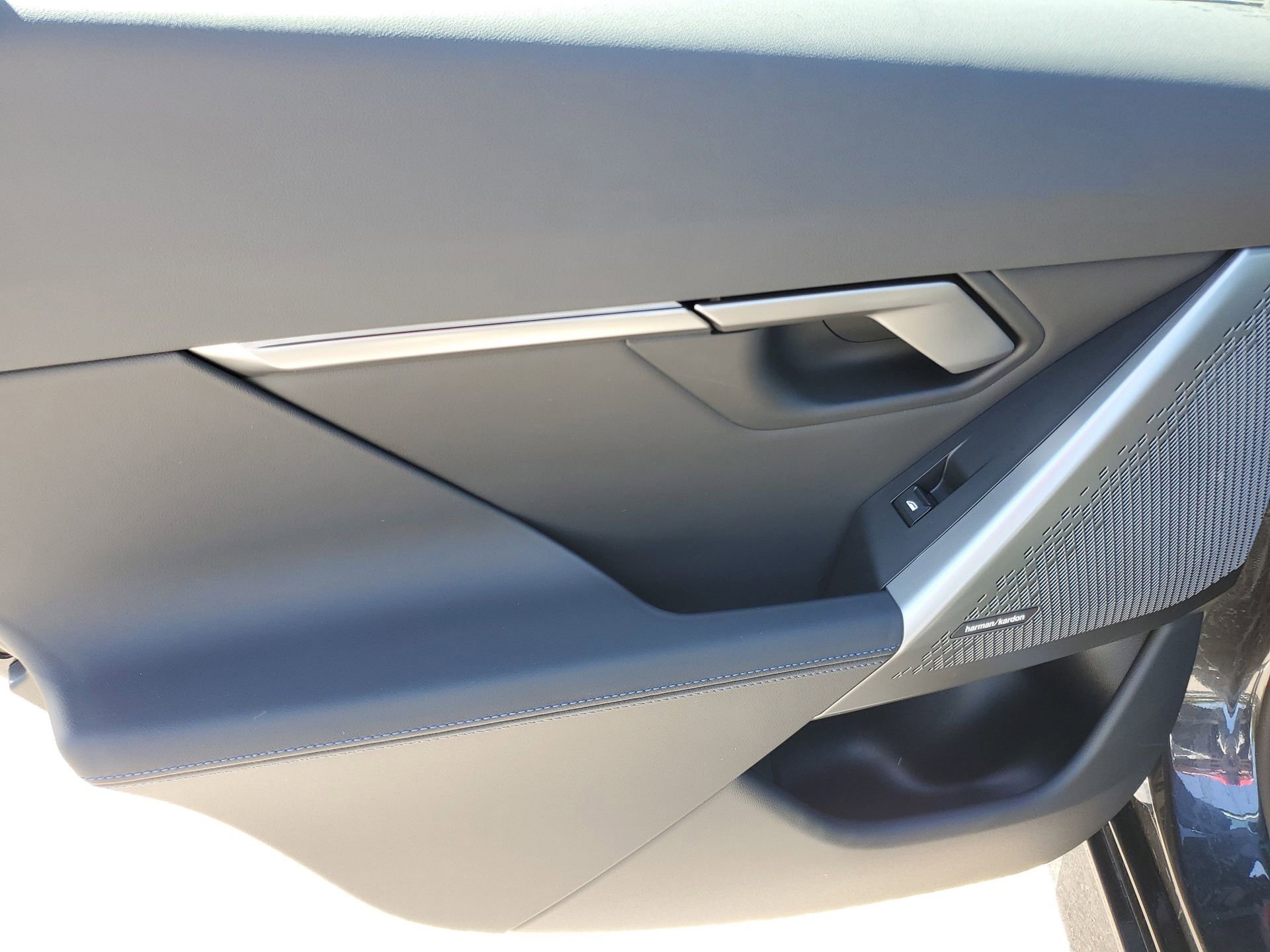 Used 2025 BMW 530i image 10