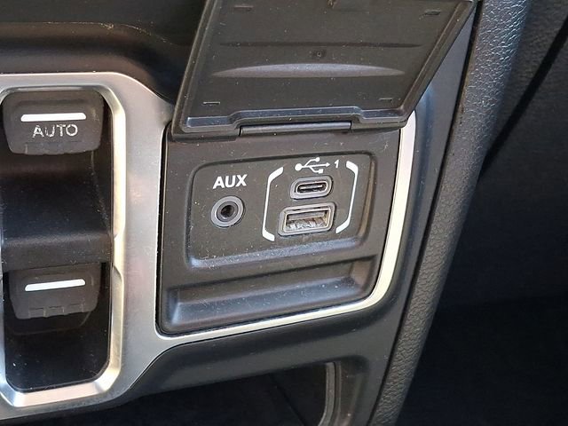 Used 2018 Jeep Wrangler Unlimited Sahara w/ Dual Top Group AWD/4WD image 26