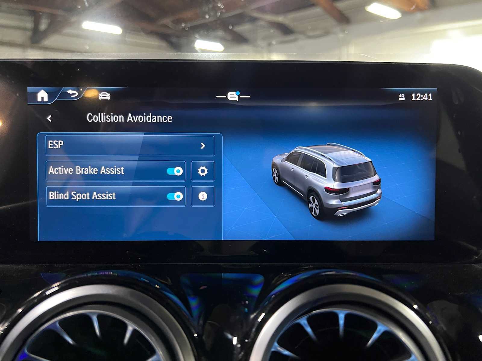 Used 2025 Mercedes-Benz GLB 250 4MATIC image 27