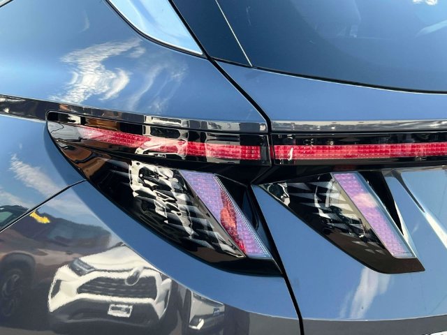 Certified 2025 Hyundai Tucson Limited AWD/4WD image 10