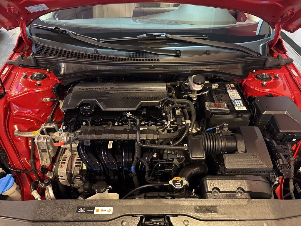 Used 2021 Hyundai Elantra Limited image 62