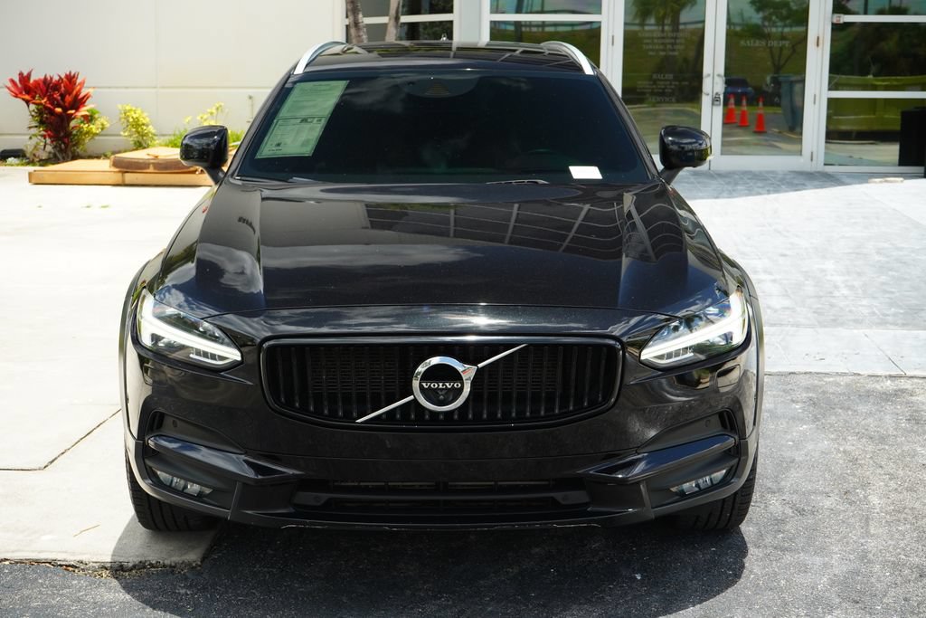 Used 2019 Volvo V90 T6 Cross Country AWD/4WD image 2