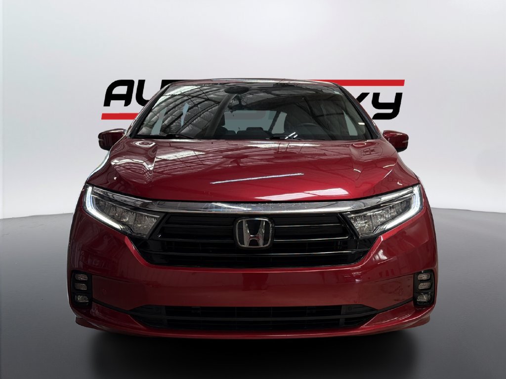 Used 2023 Honda Odyssey Touring image 2