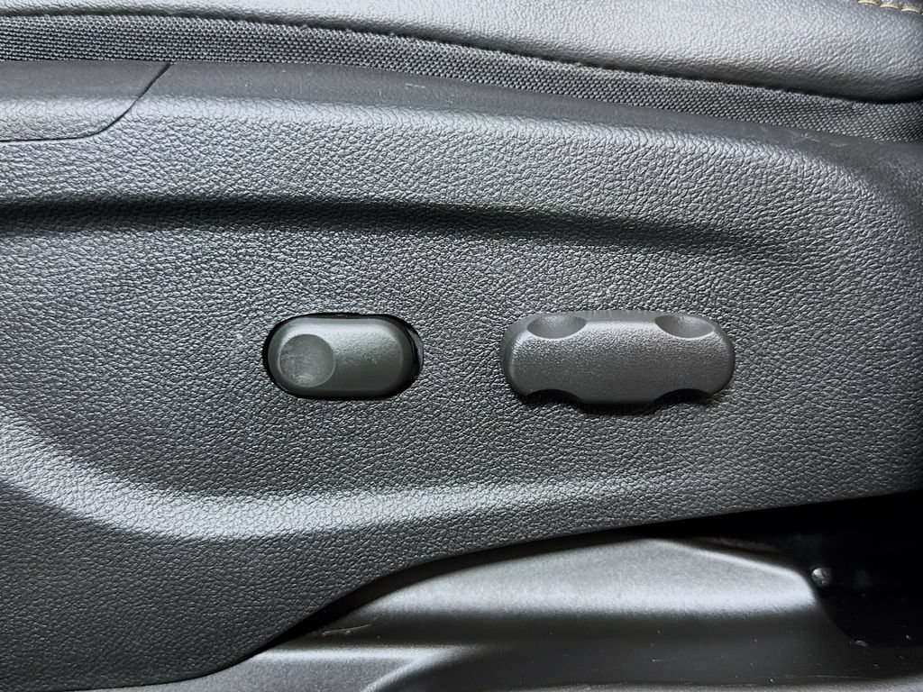 Used 2019 Chevrolet Trax LT w/ LT Convenience Package FWD image 17