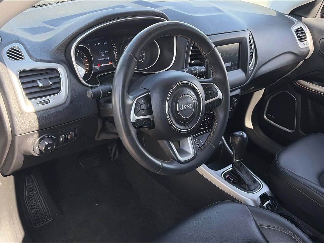 Used 2021 Jeep Compass Latitude w/ Sun and Sound Group FWD image 17