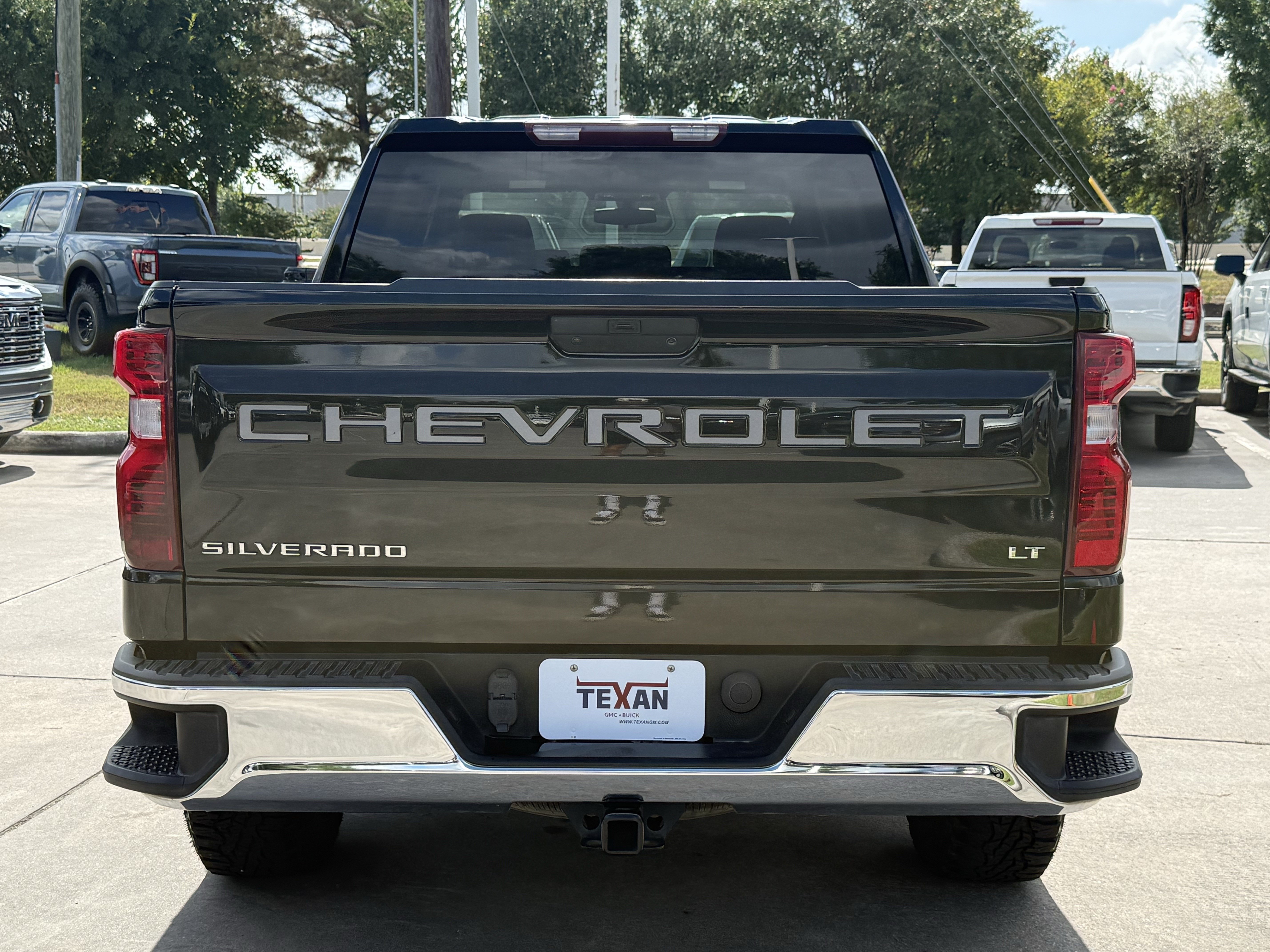 Used 2022 Chevrolet Silverado 1500 LT AWD/4WD image 6