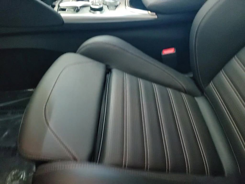 New 2025 Alfa Romeo Giulia AWD w/ Driving Assist Package image 23