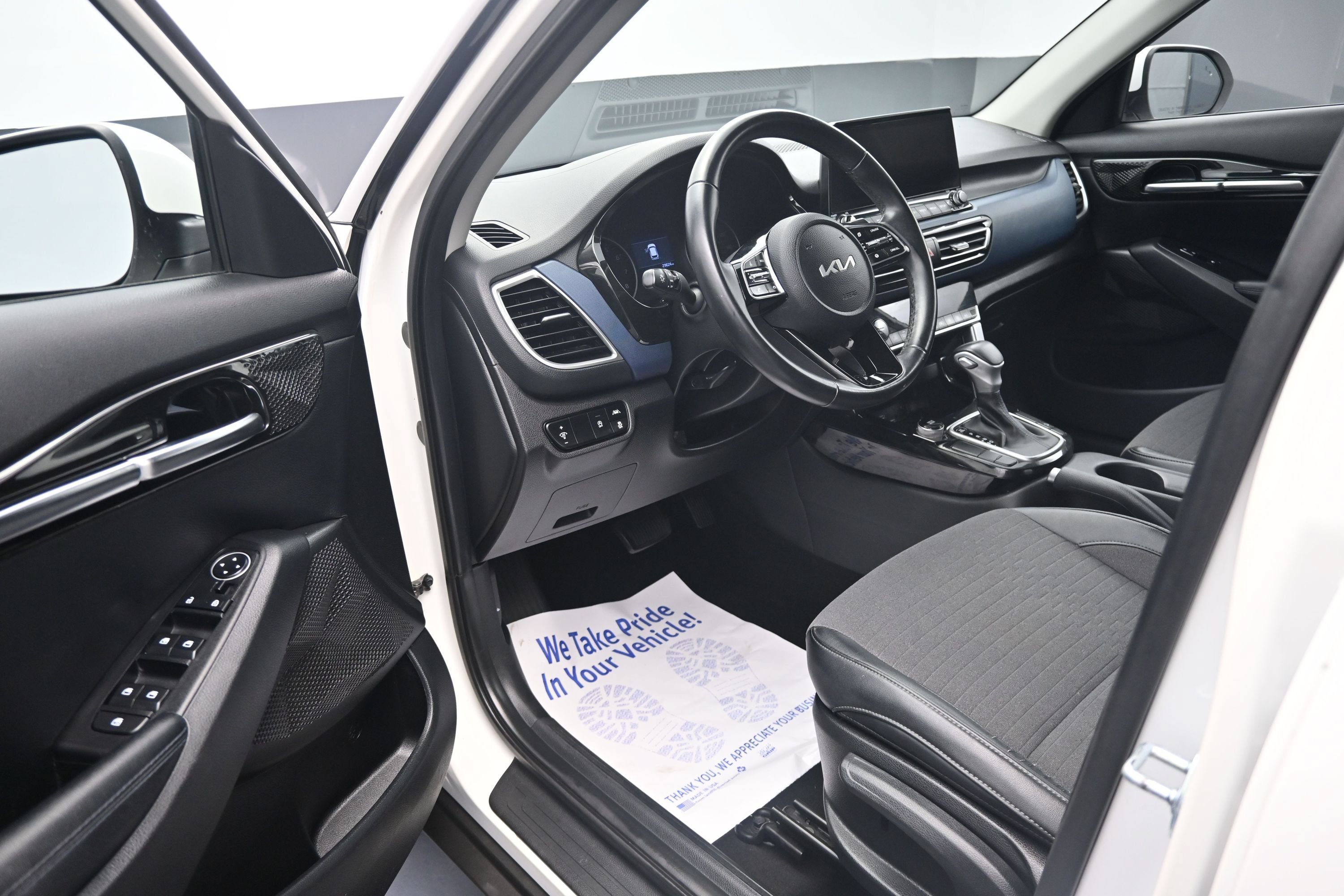 Used 2023 Kia Seltos S w/ Navigation Package FWD image 10
