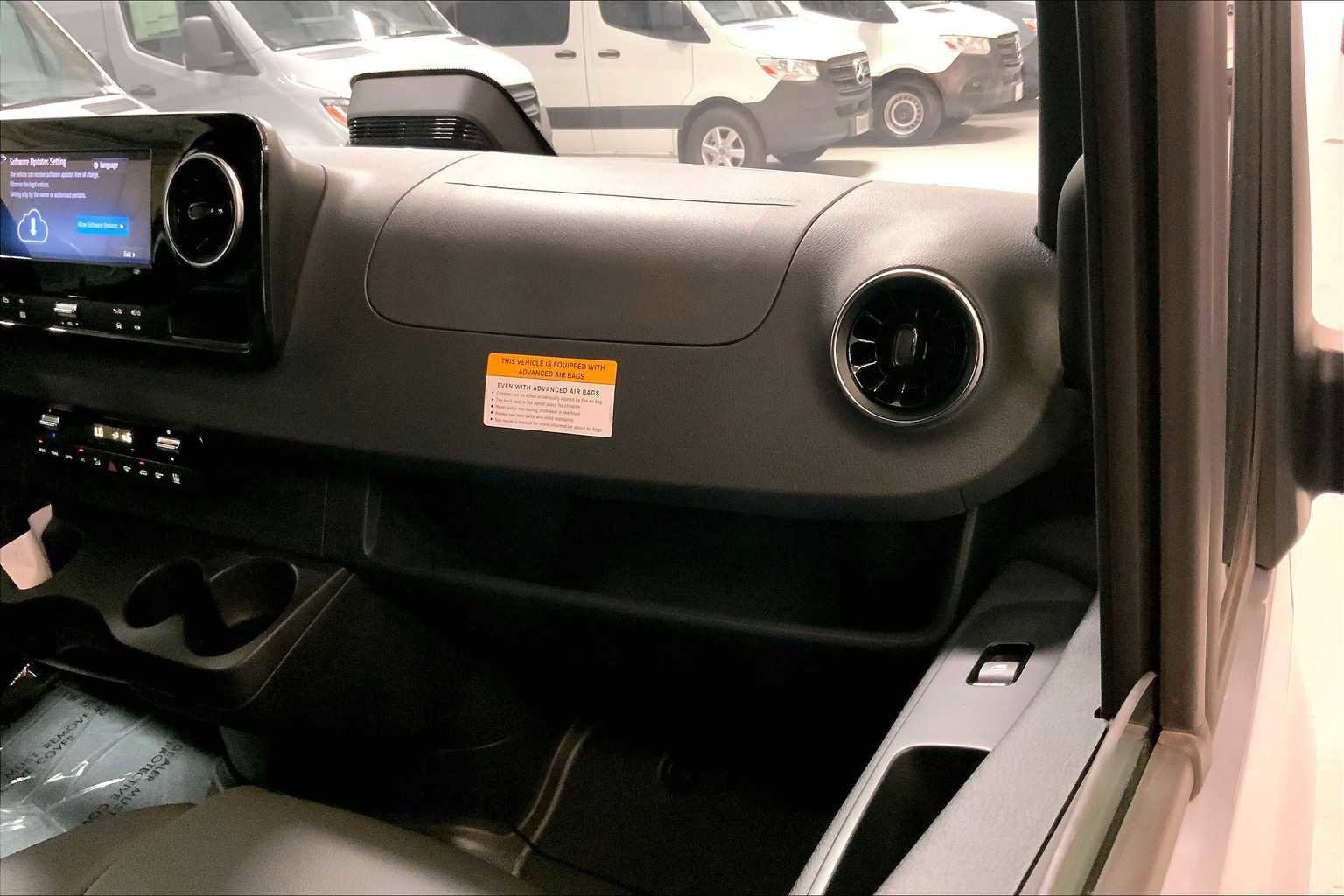 Used 2025 Mercedes-Benz Sprinter 2500 image 23