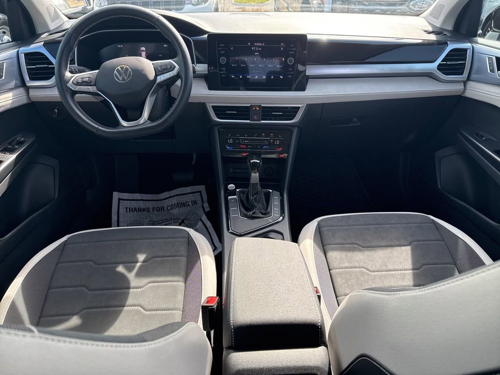 Used 2025 Volkswagen Taos SE image 11