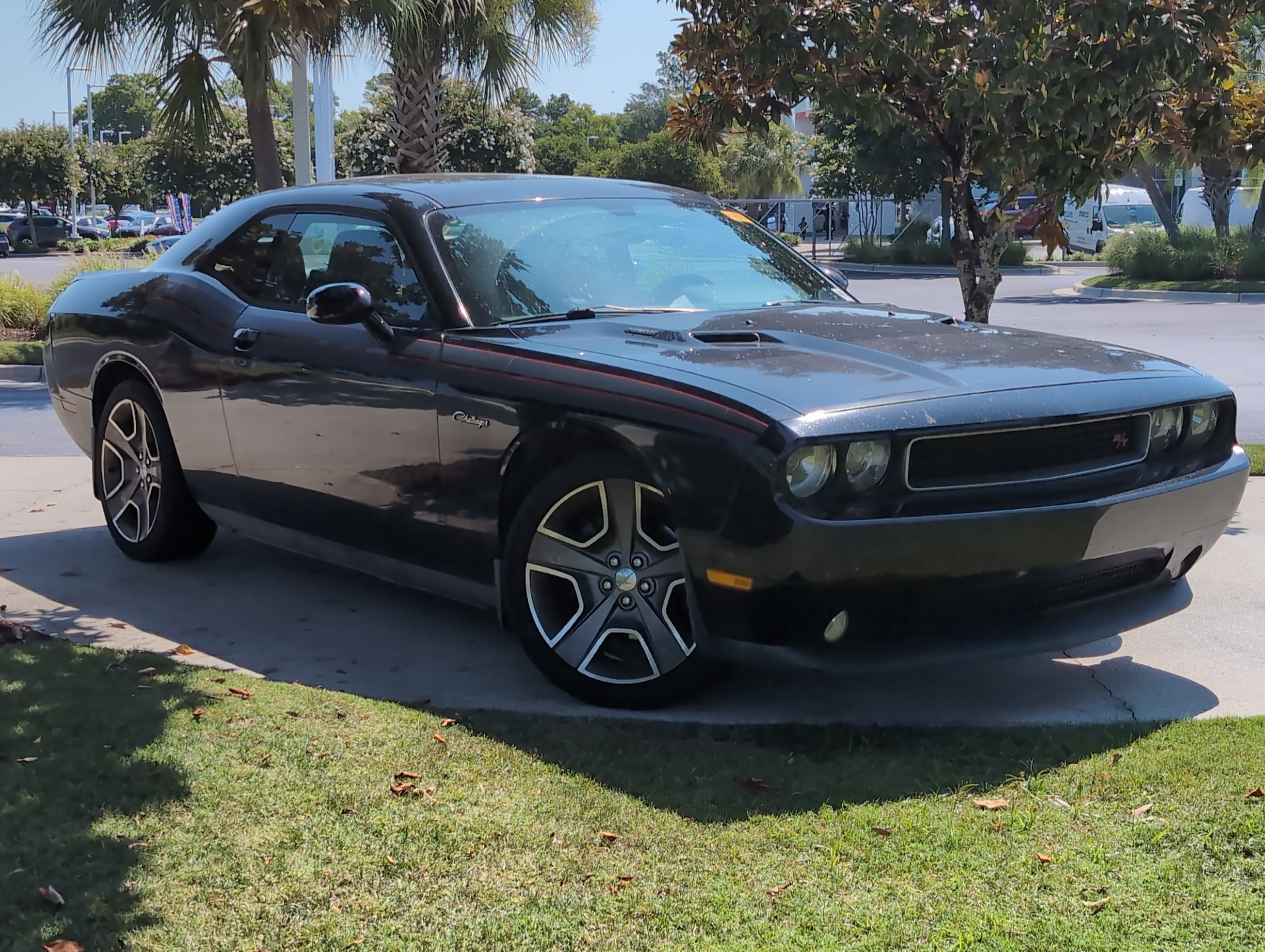 Used 2013 Dodge Challenger R/T RWD image 2