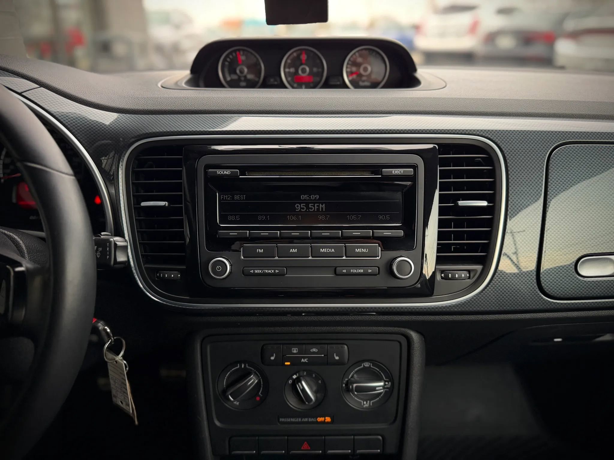 Used 2013 Volkswagen Beetle 2.0T image 12