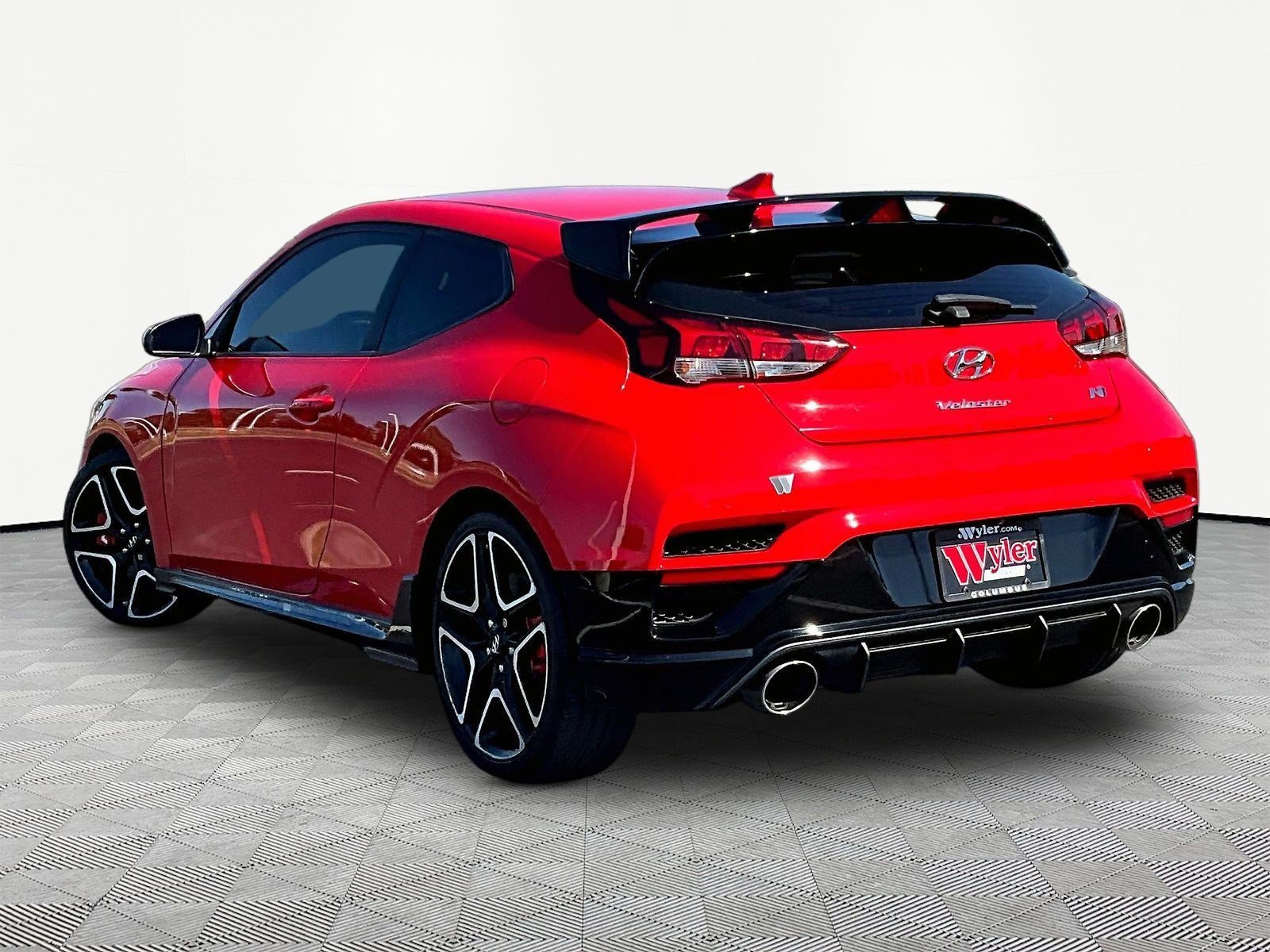 Used 2022 Hyundai Veloster N FWD image 4