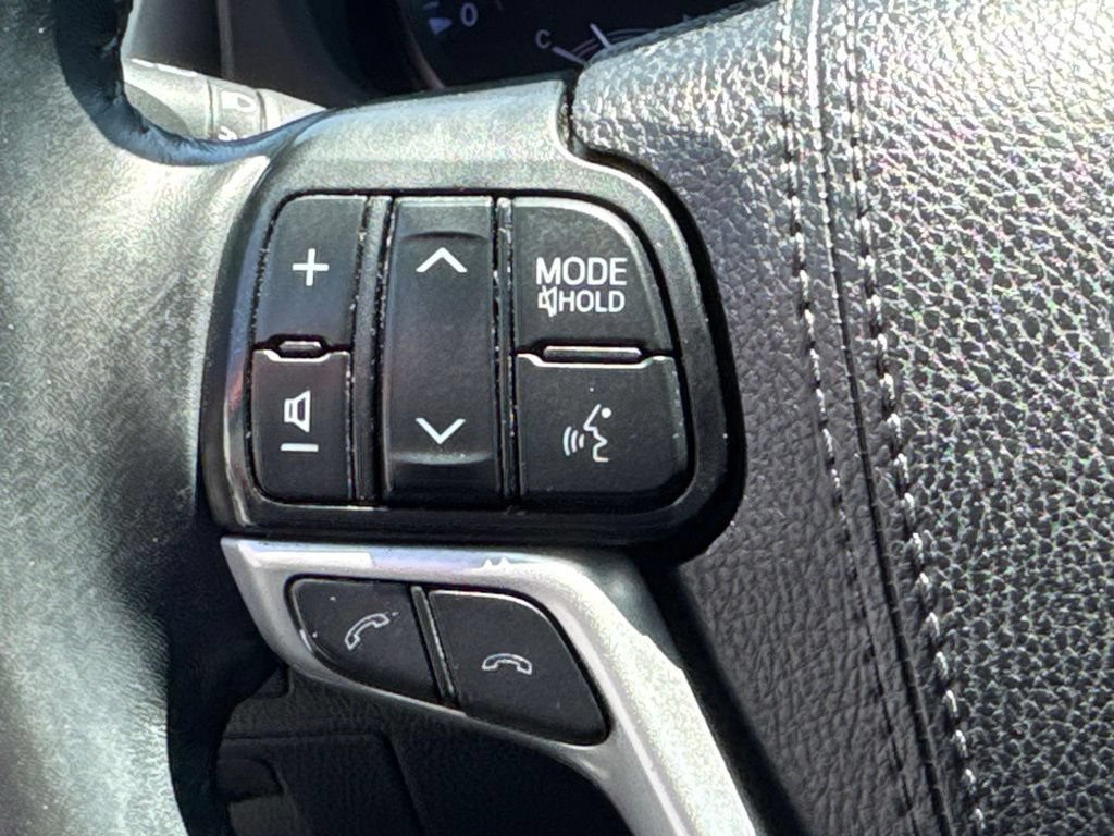 Certified 2019 Toyota Highlander Plus w/ Carpet Mat Package (TMS) AWD/4WD image 27