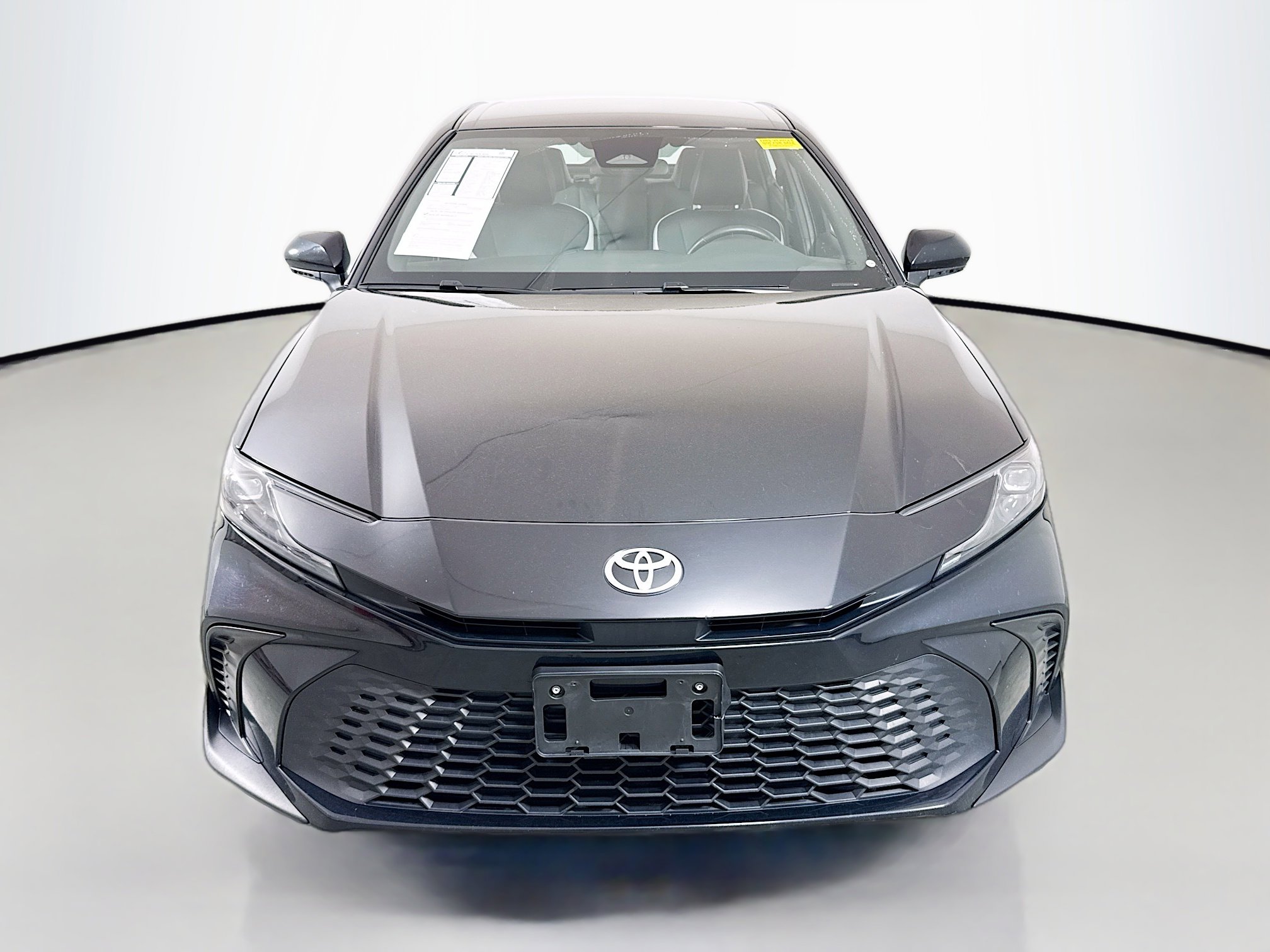 Used 2025 Toyota Camry SE FWD image 2
