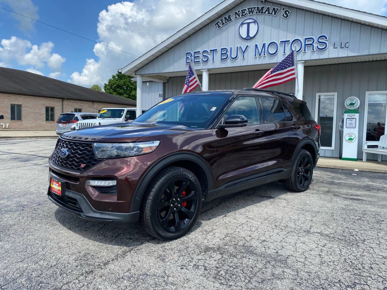Used 2020 Ford Explorer ST w/ ST Street Pack image 2