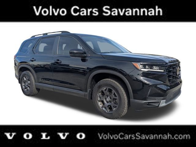 Used 2025 Honda Pilot TrailSport image 2