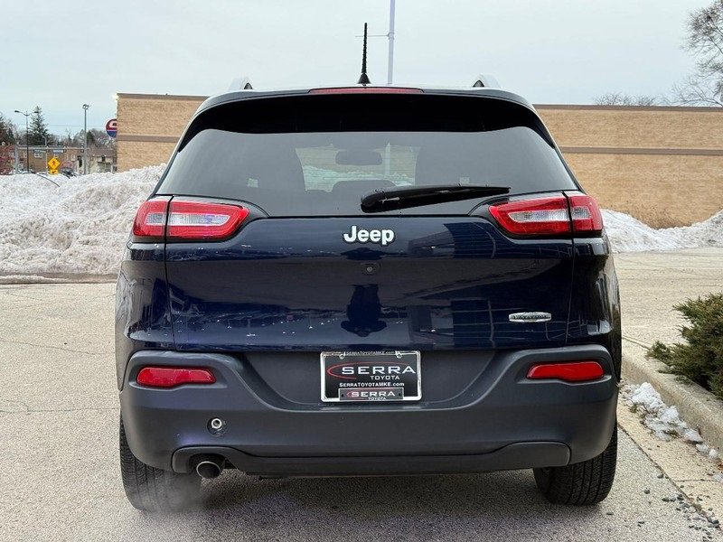 Used 2016 Jeep Cherokee Latitude image 4