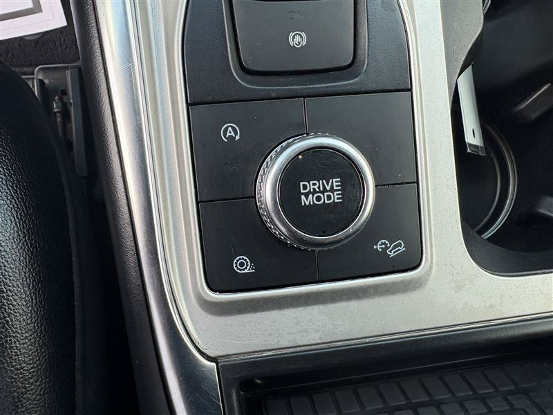 Used 2021 Ford Explorer Limited w/ Equipment Group 301A AWD/4WD image 17