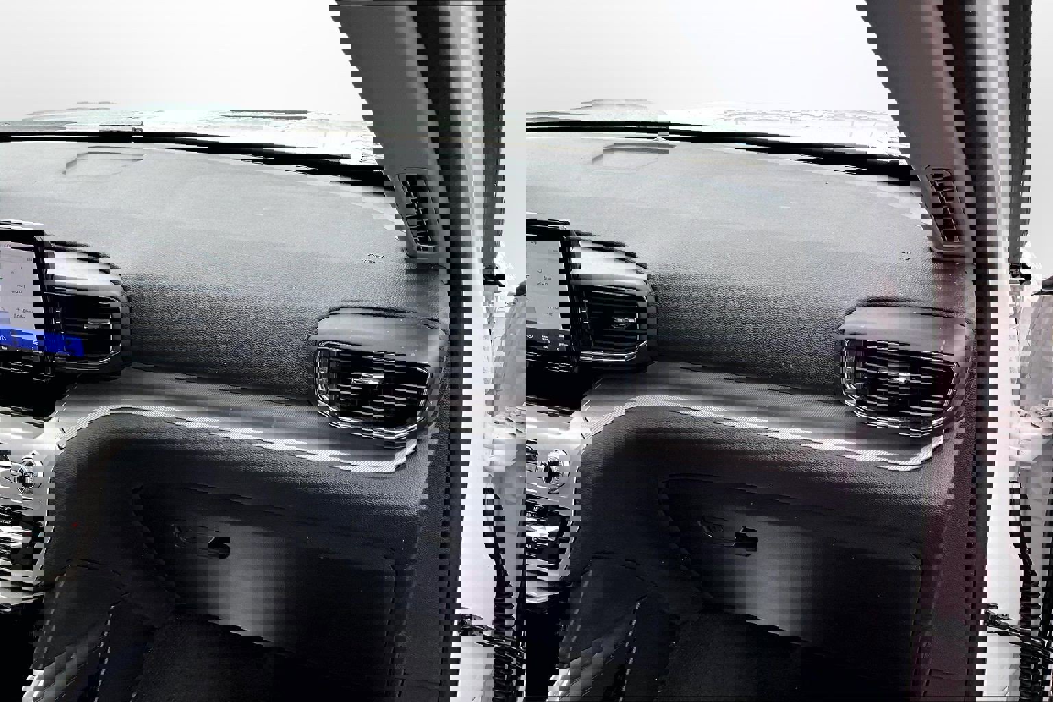 Used 2022 Ford Explorer XLT w/ Equipment Group 202A image 22