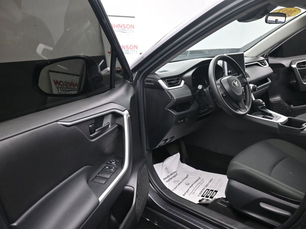 Used 2023 Toyota RAV4 LE image 17