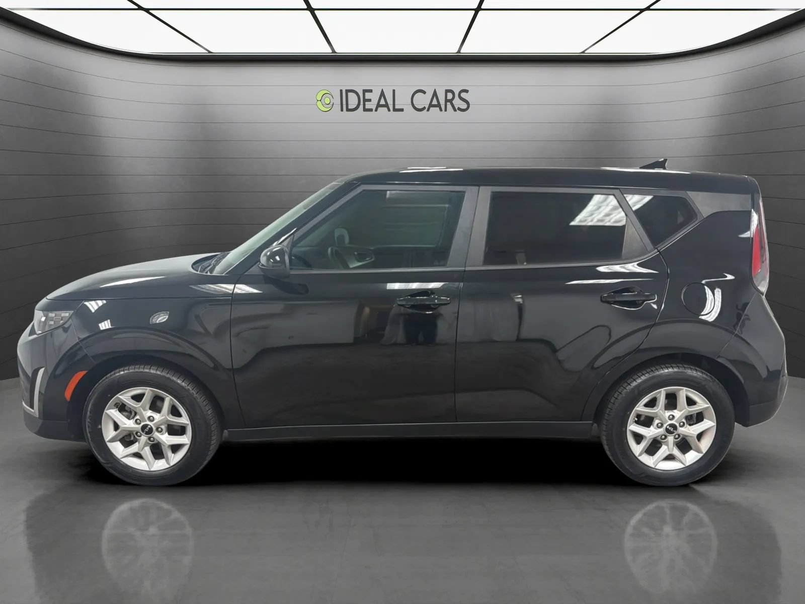 Used 2023 Kia Soul LX w/ LX Technology Package FWD image 8