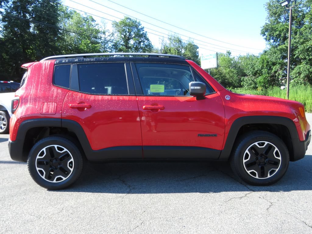 Used 2015 Jeep Renegade Trailhawk w/ Popular Equipment Group AWD/4WD image 4