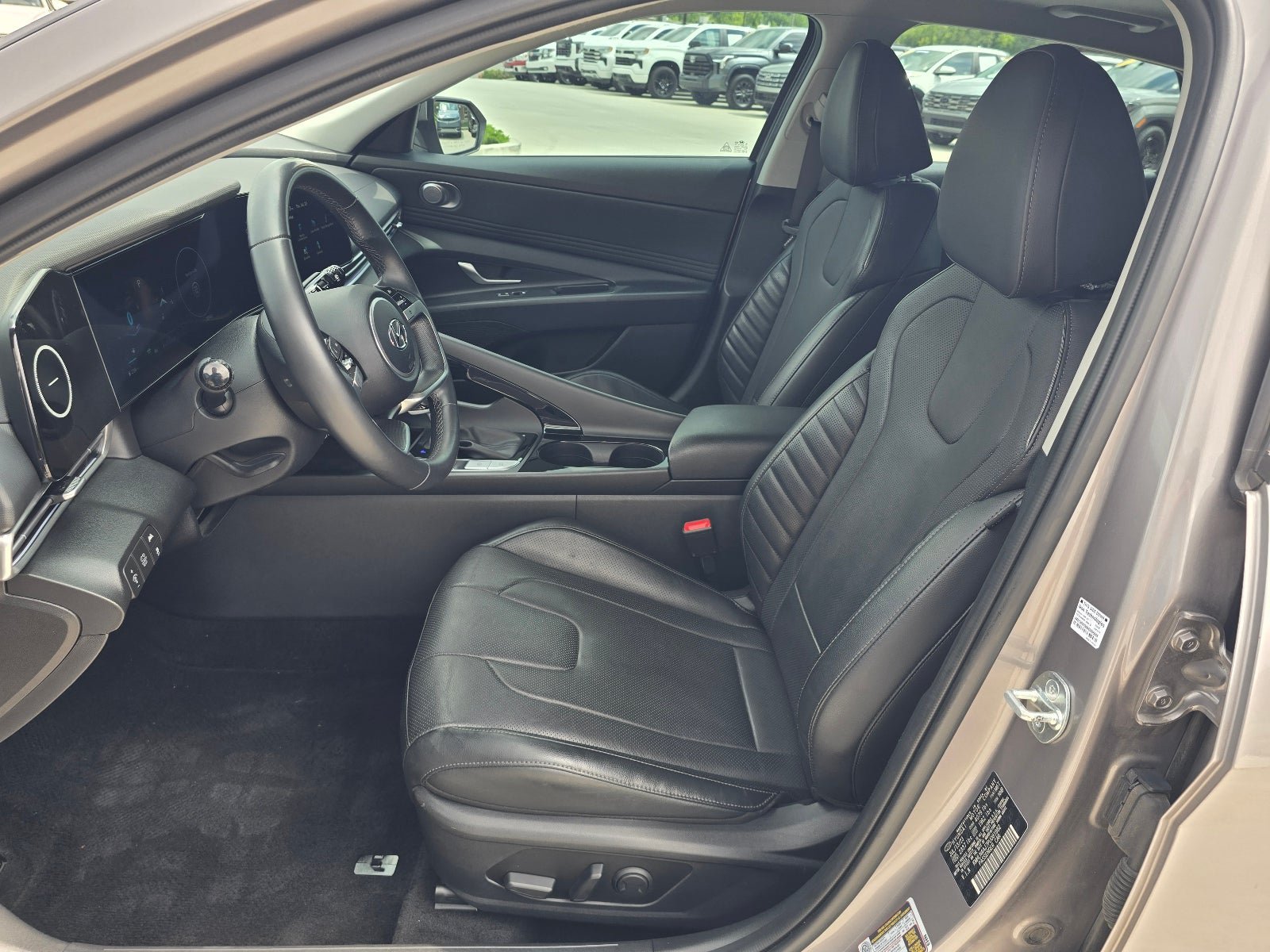 Used 2023 Hyundai Elantra Limited FWD image 11