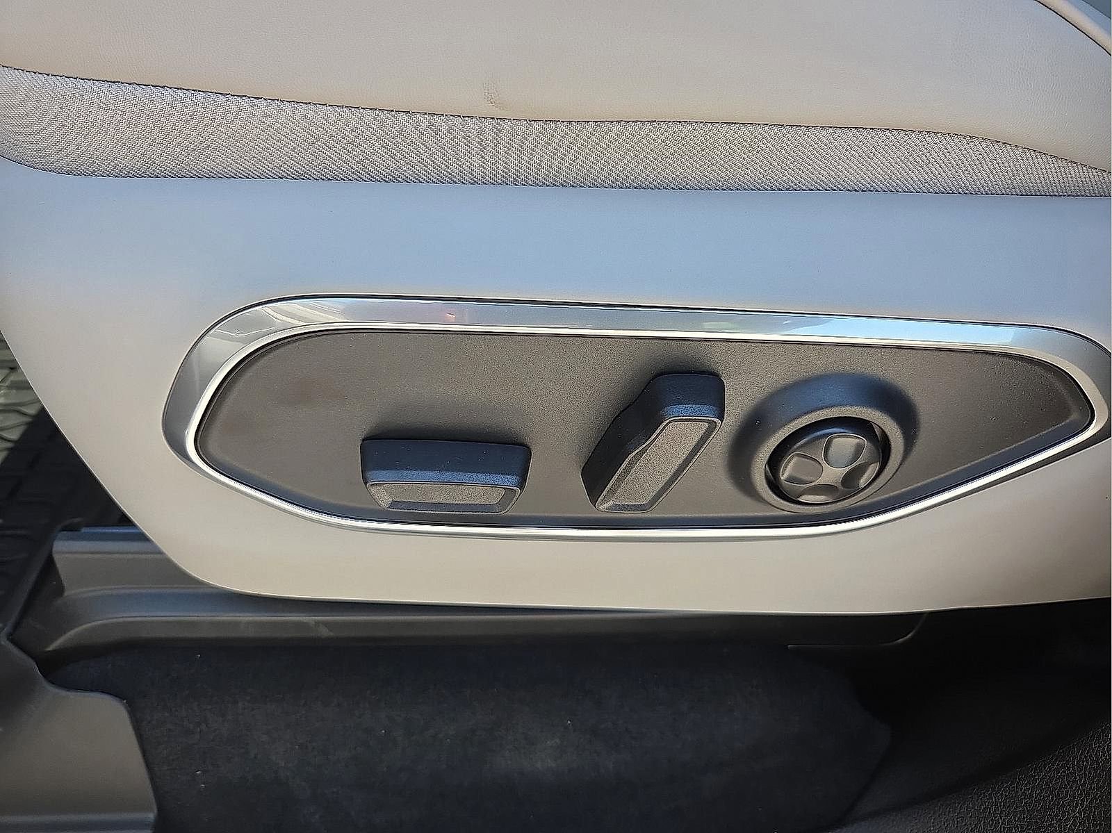 New 2026 Jeep Grand Wagoneer L Limited AWD/4WD image 14
