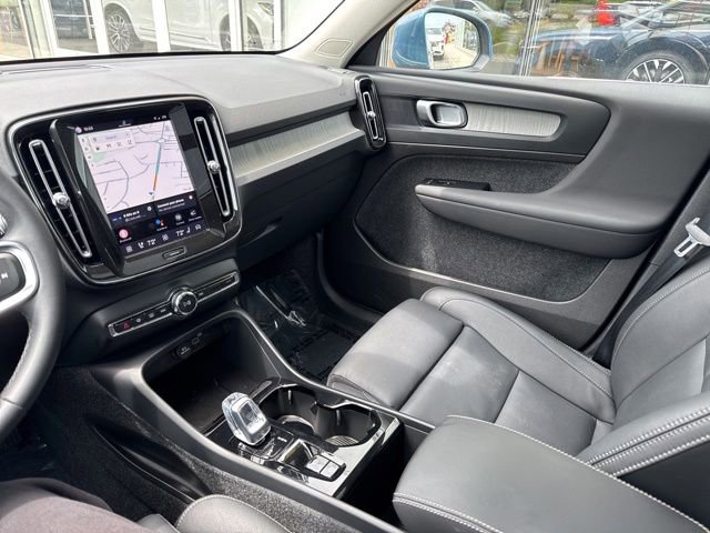 Certified 2025 Volvo XC40 B5 Plus AWD/4WD image 22