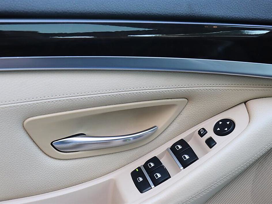 Used 2011 BMW 550i Sedan image 35