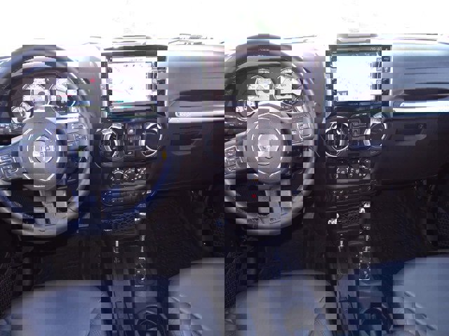 Used 2015 Jeep Wrangler Unlimited Rubicon w/ Connectivity Group image 21