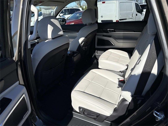 Used 2023 Kia Telluride EX w/ EX Captain's Chair Package image 17