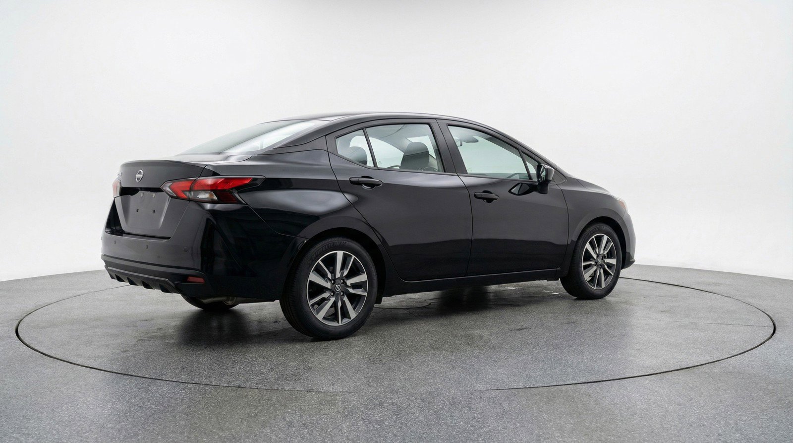 Used 2025 Nissan Versa SV image 9