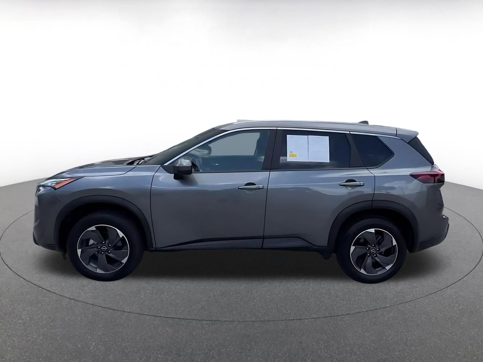 Used 2025 Nissan Rogue SV FWD image 9