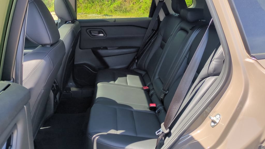 Used 2025 Nissan Rogue SL w/ Tech Package AWD/4WD image 15