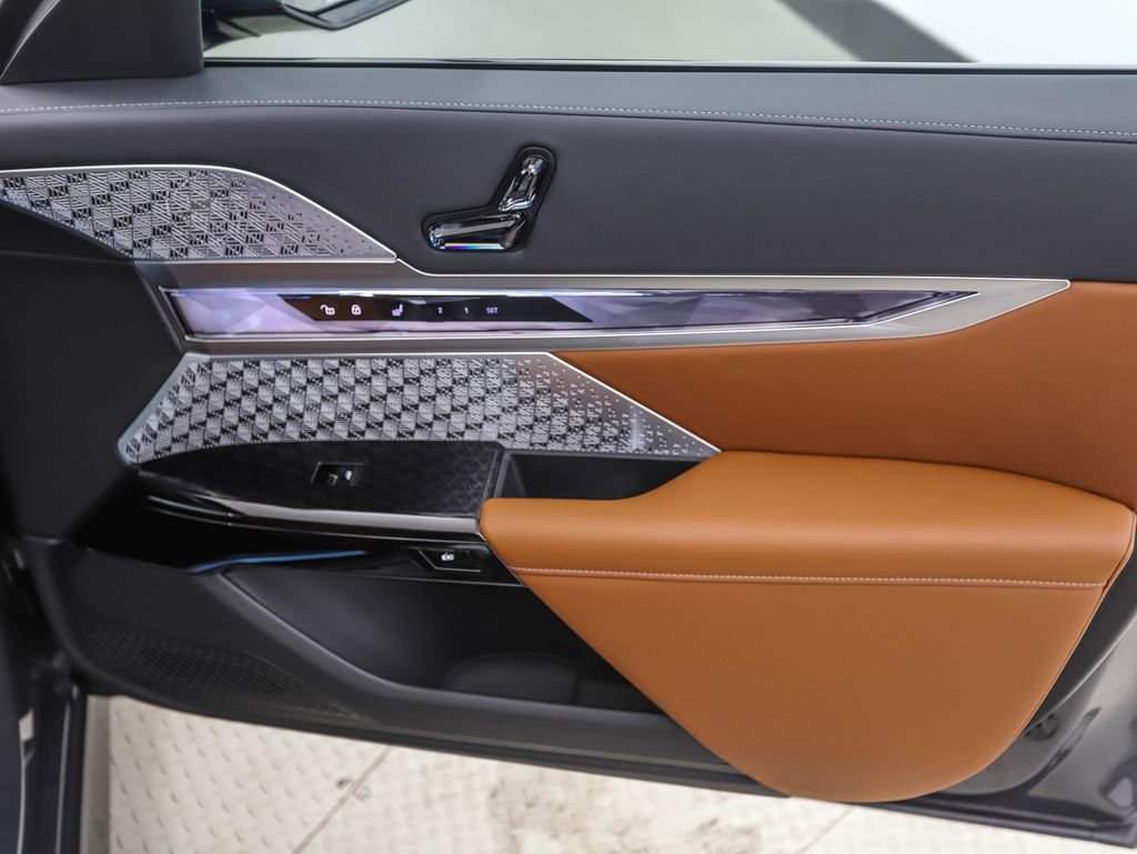 New 2026 BMW 750e xDrive image 28