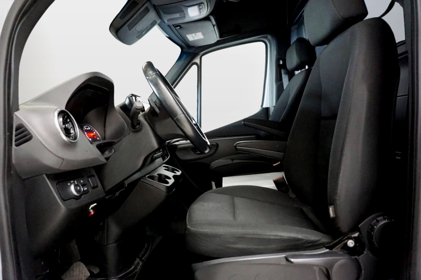 Used 2019 Freightliner Sprinter 170 Cargo RWD image 12
