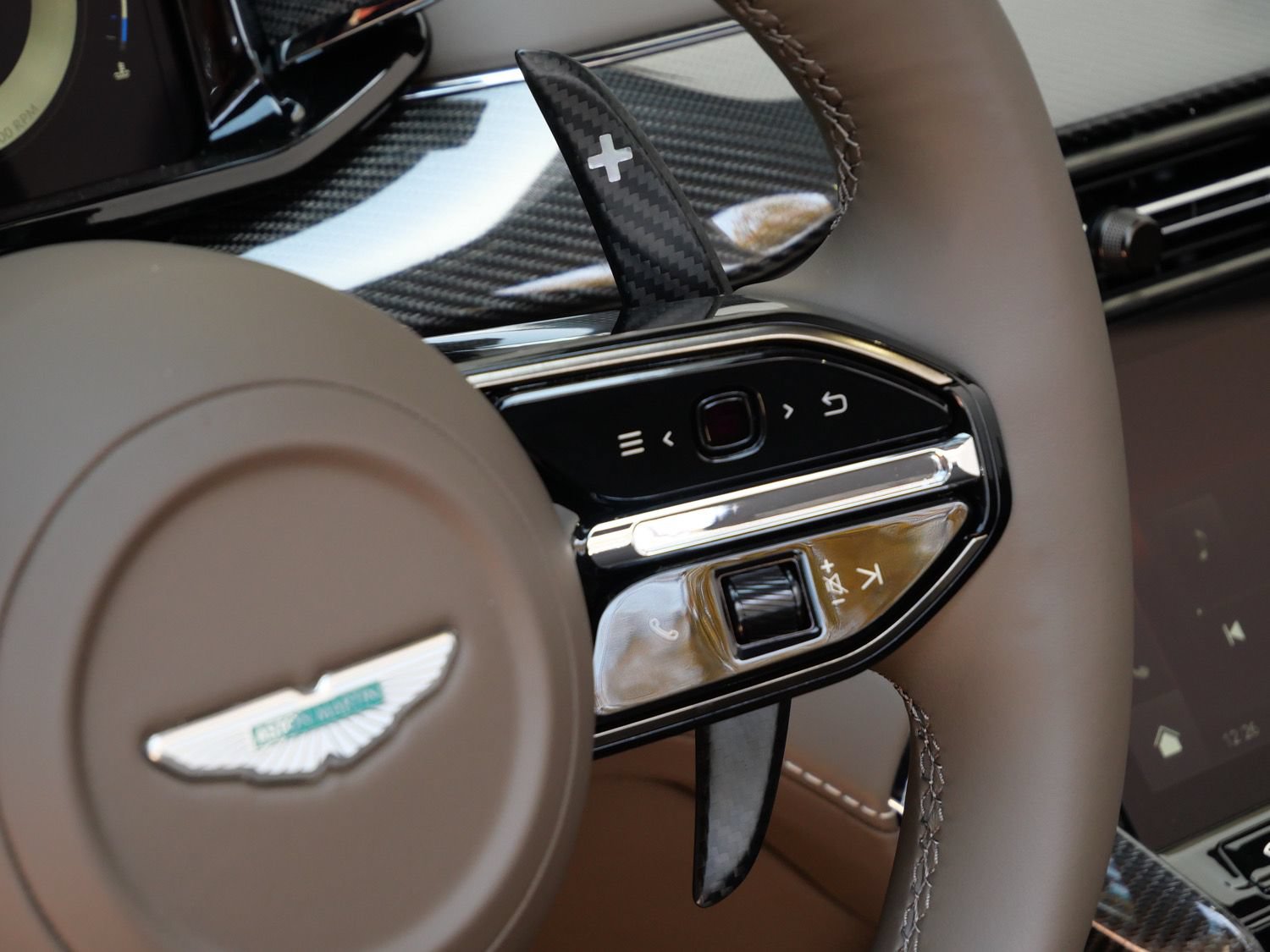 New 2026 Aston Martin Vanquish Convertible RWD image 22