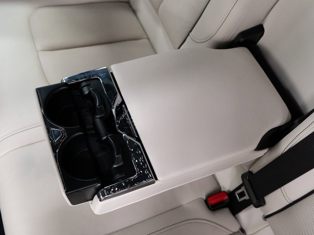 Certified 2020 Rolls-Royce Cullinan image 29